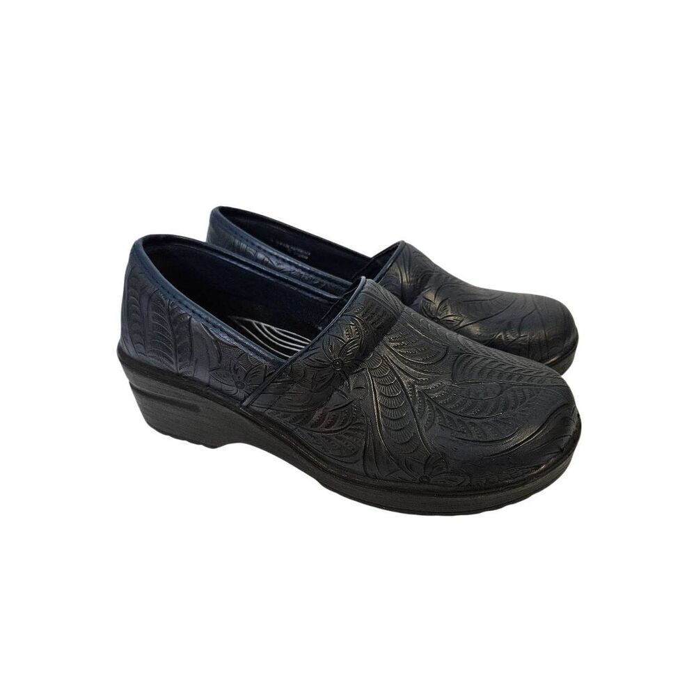 Easy Works by Easy Street navy blue clogs. Size 7.5.